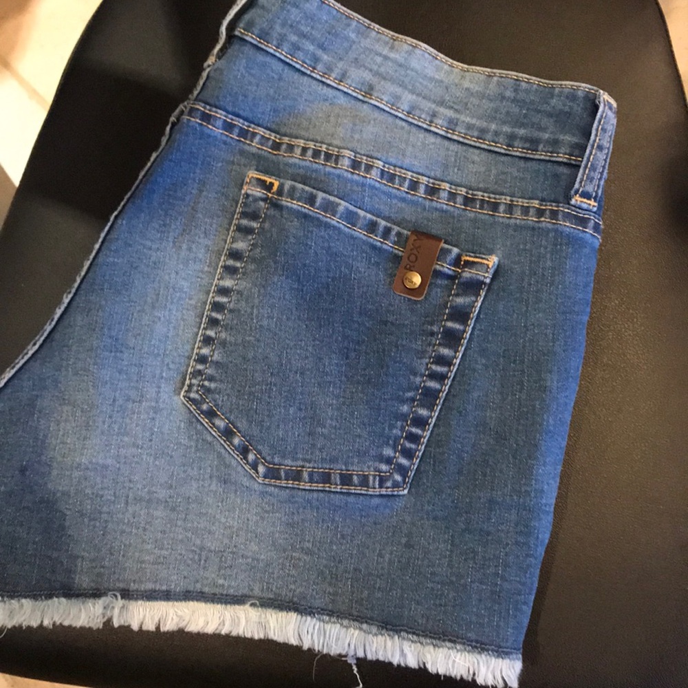 Never worn Roxy Jean shorts